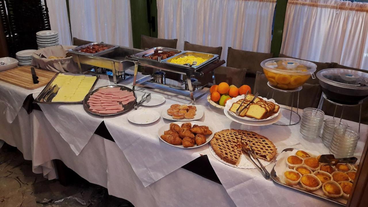 Hotel Ambrosiano Монтекатини Терме Екстериор снимка